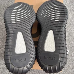Yeezy Boost 350 V2 Onyx Men’s Trainers UK 8.5 BNWT - Image 4