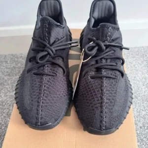 Yeezy Boost 350 V2 Onyx Men’s Trainers UK 8.5 BNWT