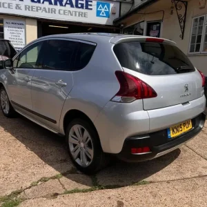 2015 Peugeot 3008 2.0 HDi Allure Euro 5 5-door hatchback diesel manual - Image 4