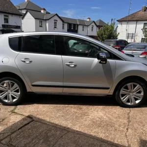 2015 Peugeot 3008 2.0 HDi Allure Euro 5 5-door hatchback diesel manual - Image 7