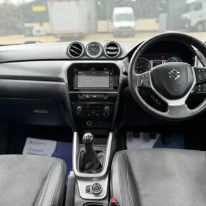 2015 Suzuki Vitara 1.6 SZ5 Manual SUV - Image 2