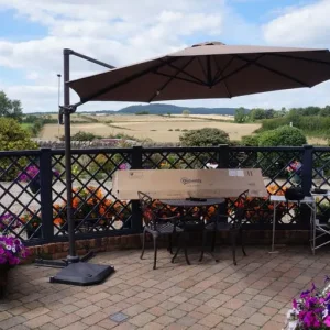 Outsunny Cantilever Parasol 3Meter with cogged base, weights, and cover - Image 2