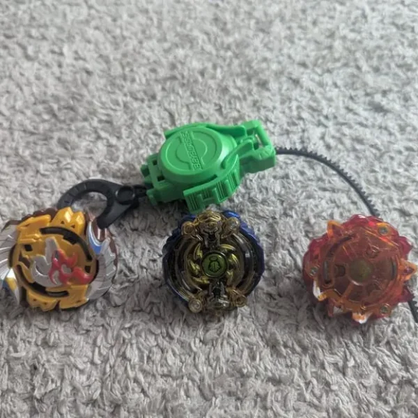 3 Beyblades