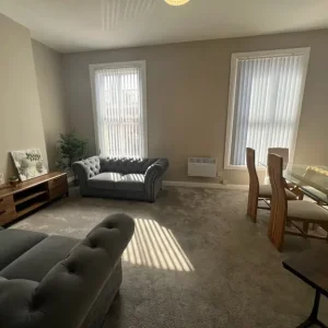 MODERN DOUBLE ROOM ON UNIVERSITY ST BOTANIC - Image 5