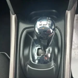 2015 Peugeot 2008 1.2 PureTech Active SUV 5-door petrol automatic - Image 3