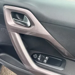 2015 Peugeot 2008 1.2 PureTech Active SUV 5-door petrol automatic - Image 7
