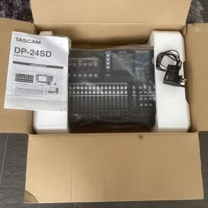 Tascam DP-24SD digital recorder - Image 3