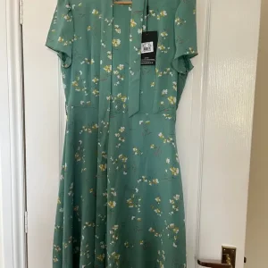 Pretty Summer tea dress (size 12)