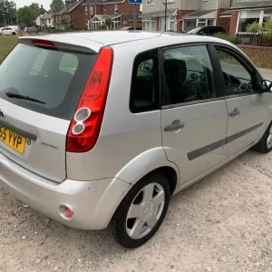 Ford Fiesta Hatchback 2005 Manual 5-door - Image 3