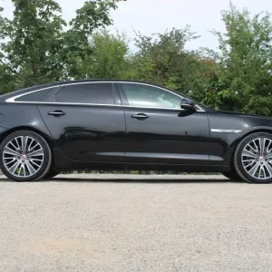 2017 Jaguar XJ 3.0d V6 Autobiography Diesel Auto - Image 2