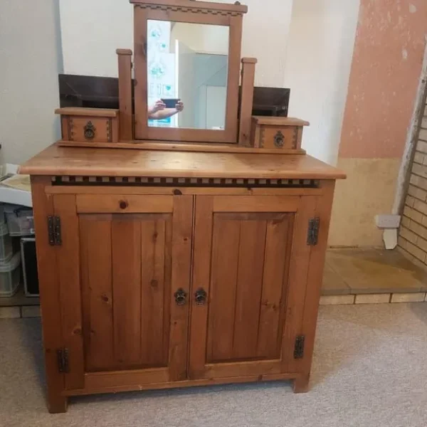 Chest of drawers with mirror