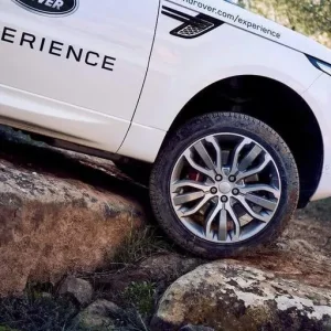 2022 Land Rover Evoque D200 MHEV 4WD Estate - Image 4