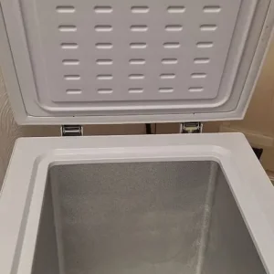 Chest freezer currys ESSENTIALS in good working order - Image 4
