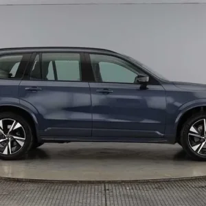 2022 Volvo XC90 B5 AWD Estate with Sunroof and Leather Seats - Image 2