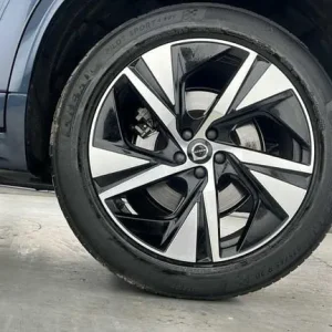 2022 Volvo XC90 B5 AWD Estate with Sunroof and Leather Seats - Image 4