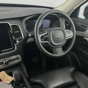 2022 Volvo XC90 B5 AWD Estate with Sunroof and Leather Seats - Image 8