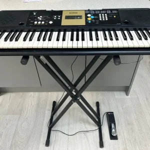 Yamaha electric keyboard - Image 4