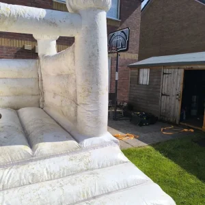 Bouncy castle 15x11 ft - Image 5