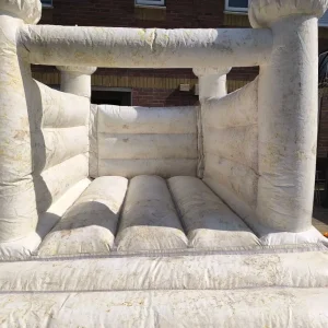 Bouncy castle 15x11 ft - Image 6
