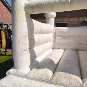 Bouncy castle 15x11 ft