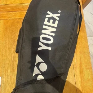 Tennis bag with pockets
