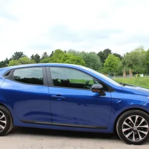 2023 Renault Clio Evolution TCE Hatchback Manual - Image 2