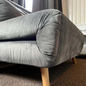 Love seat that folds into a single bed - Image 2