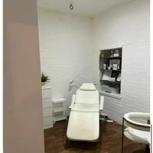 Beauty salon with treatment rooms and kitchen - Image 7