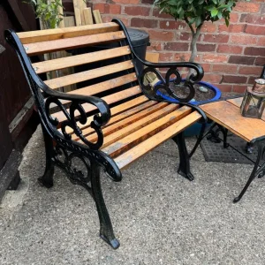 Cast iron and hardwood outdoor set - Image 2