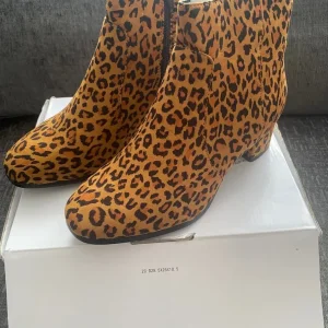 Ladies suede ankle boots