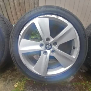 17 inch Seat Leon alloy wheels - Image 3