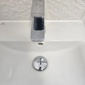Sink, tap and pedestal less than a year old - Image 4