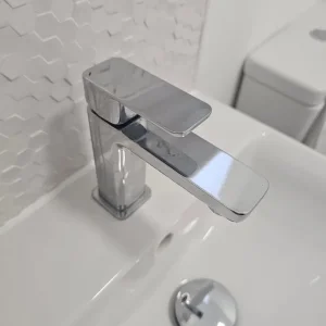 Sink, tap and pedestal less than a year old - Image 5