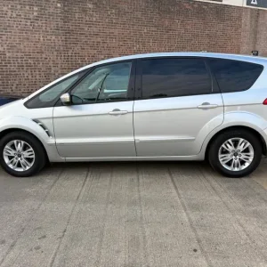 2010 Ford S-Max 2.0 TDCi 140 Zetec 5dr MPV DIESEL Manual - Image 2