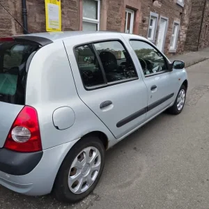 2002 Renault Clio 1.1 5-door hatchback - Image 2