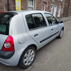 2002 Renault Clio 1.1 5-door hatchback - Image 3
