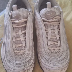 Ladies Nike trainers size 4 - Image 3