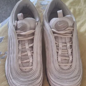 Ladies Nike trainers size 4 - Image 4