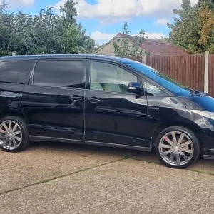 2008 Toyota Estima Hybrid 2.4L, 7-seater, All-Weather Ready - Image 3