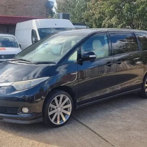 2008 Toyota Estima Hybrid 2.4L, 7-seater, All-Weather Ready - Image 4
