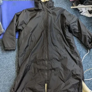 Tidal waterproof swim changing robe - Image 2