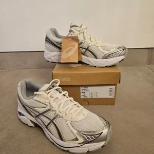 Asics 2160 size 10 swap for Makita DAB+ radio - Image 2
