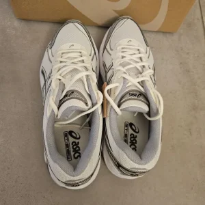 Asics 2160 size 10 swap for Makita DAB+ radio - Image 6