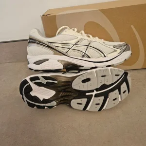 Asics 2160 size 10 swap for Makita DAB+ radio - Image 7