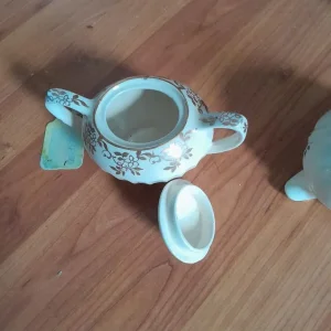 Vintage china sugar bowl and jug - Image 3