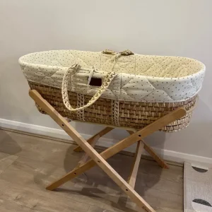 The Little Green Sheep Organic Knitted Moses Basket & Mattress