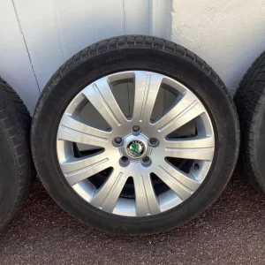 Skoda Yeti 17” alloy wheels with winter tyres - Image 3