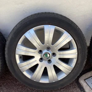 Skoda Yeti 17” alloy wheels with winter tyres - Image 4