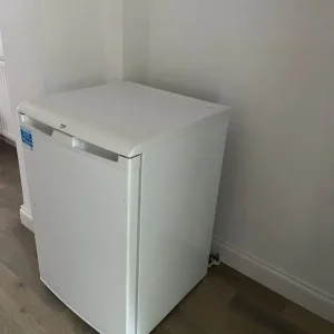 Under counter fridge - Image 2