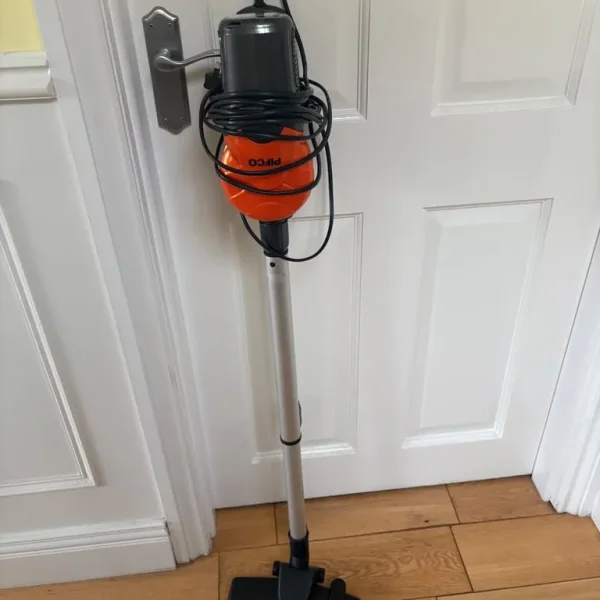 Upright vacuum cleaner